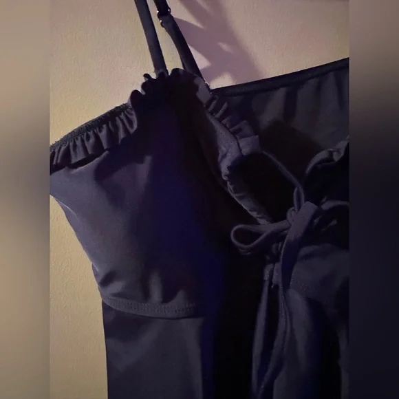 Woman bathing suit - Picture 3 of 4